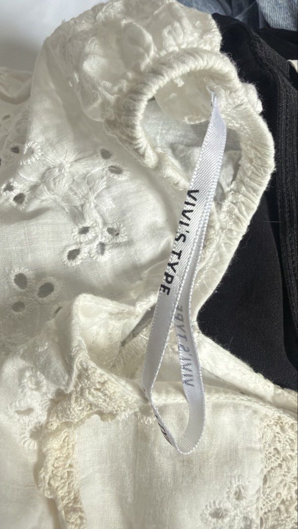 Vivi’s Type Puff Sleeve Eyelet Top (Category: Blouses) located in Tarlac. Submitted by cln.vender (Listing ID 1464162162, Image 2). Description: s-m.