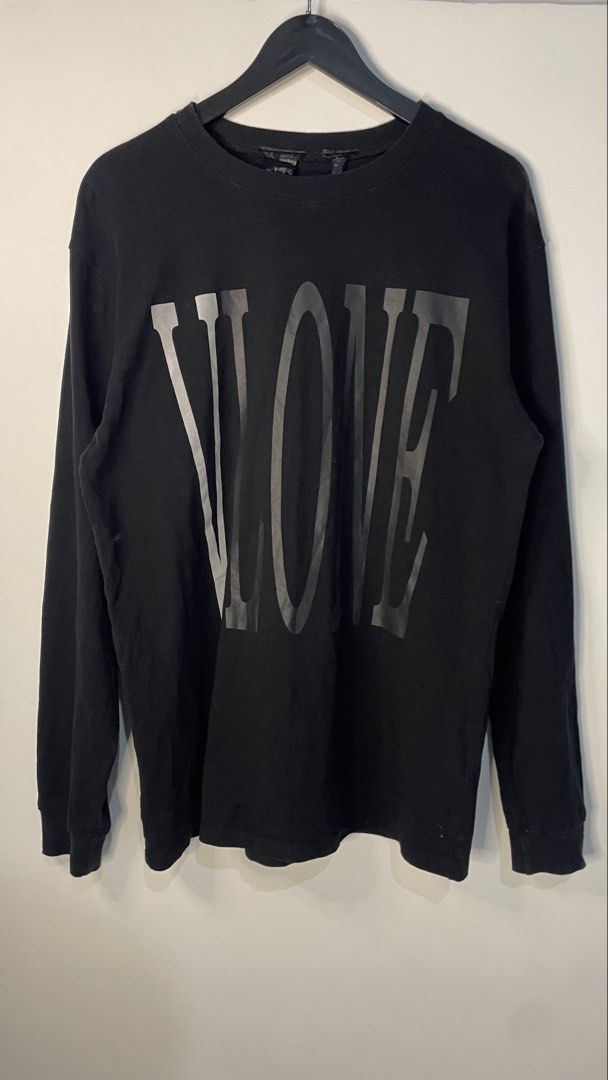 Vlone Longsleeve (Category: Coats, Jackets and Outerwear) located in Arayat. Submitted by christian_srno (Listing ID 1464244552, Image 1). Description: .