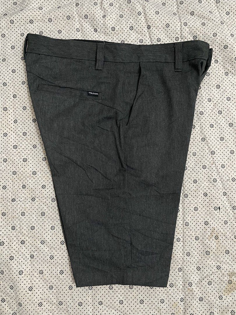 Volcom chino short dark gray (Category: Activewear) located in Andop. Submitted by darknox (Listing ID 1464321815, Image 3). Description: Volcom Dark gray Size: 30-31 Length: 21 No issues Color rate: 10/10 Good as new / fresh frombale 480 Dm for interested Cebu city loc.