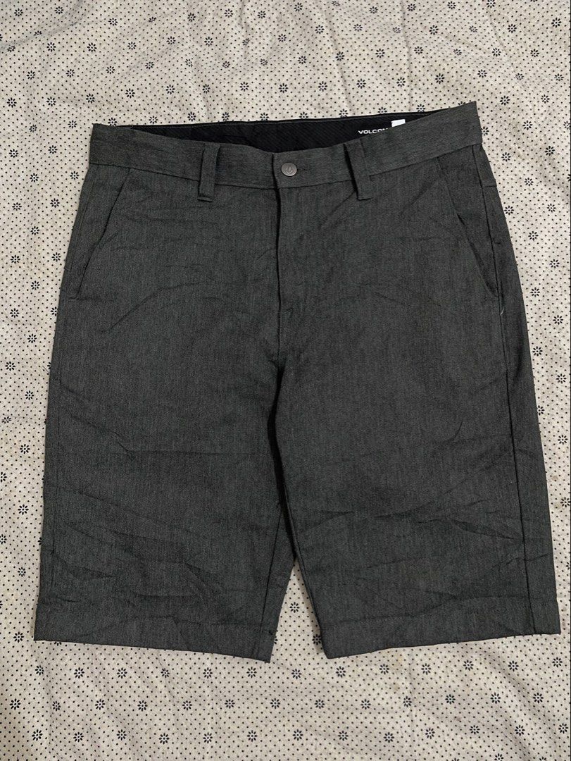 Volcom chino short dark gray (Category: Activewear) located in Andop. Submitted by darknox (Listing ID 1464321815, Image 1). Description: Volcom Dark gray Size: 30-31 Length: 21 No issues Color rate: 10/10 Good as new / fresh frombale 480 Dm for interested Cebu city loc.