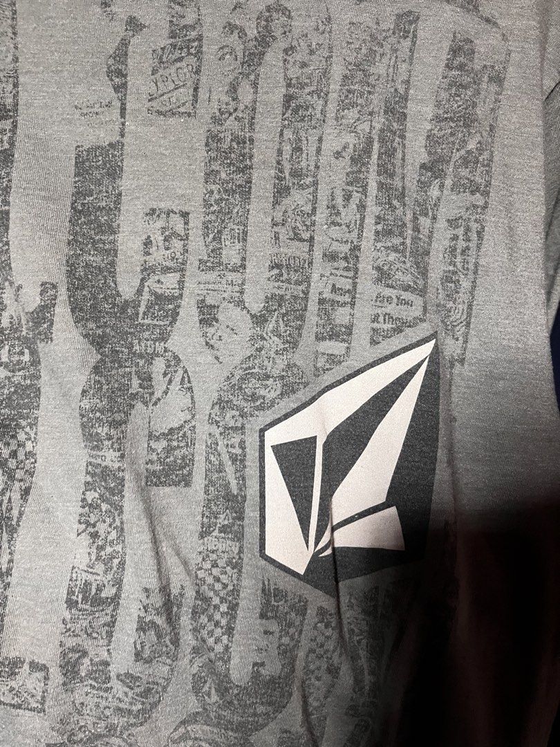 Volcom Grey Graphic T-Shirt (Category: Tshirts & Polo Shirts ) located in Manila. Submitted by fasttiger.6c9aec (Listing ID 1464298577, Image 3). Description: - Grey Volcom t-shirt - Large graphic print on the front - Features the classic Volcom Stone logo - Short sleeves - Crew neck - Ideal for casual wear.