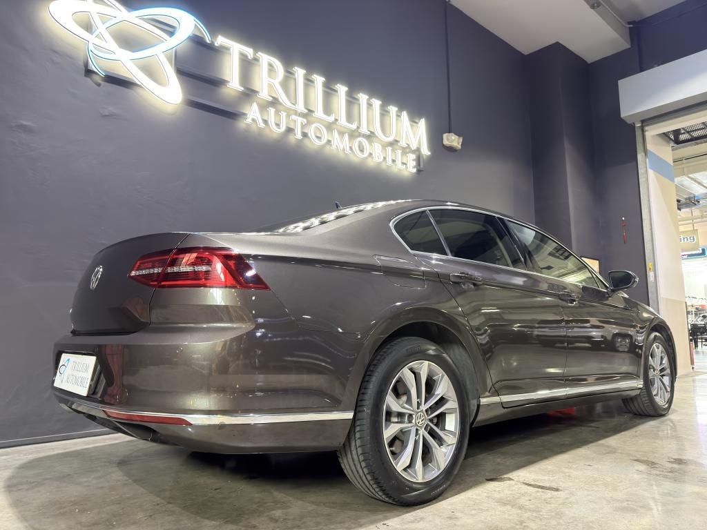 Volkswagen Passat 1.8 TSI DSG (A) (Category: Used Cars) located in Singapore. Submitted by trillium.auto (Listing ID 1464282063, Image 3). Description: 🚘 Vehicle Features Powerful and efficient 1.8l TSI engine. 7 speed DSG. Keyless entry. Push start/stop. Auto brake hold. Electric parking brake. Cruise control. 🚘 Accessories 17" Sports Rims, Electric memory seat, auto LED head lights, Apple CarPlay/Android Auto, rear aircon, reverse camera with