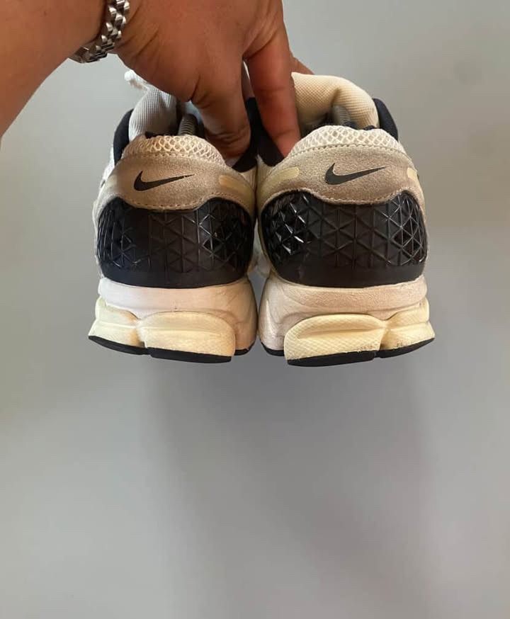Vomero 5' Alabaster Black (Category: Sneakers) located in Paranaque City. Submitted by adyeong (Listing ID 1464160293, Image 2). Description: .