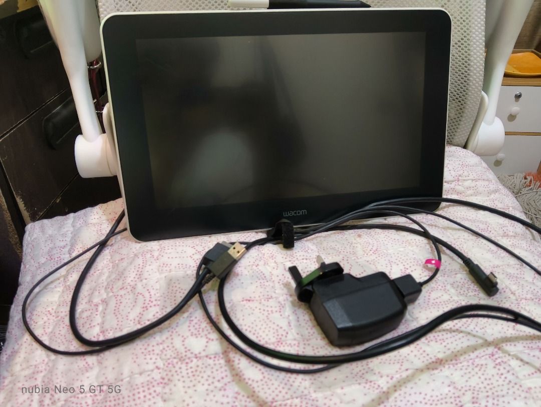 Wacom One HD Creative Pen Display / Drawing Tablet (Category: Laptops & Notebooks) located in Manila. Submitted by joshiscool95141 (Listing ID 1464224937, Image 3). Description: Selling my Wacom tablet Used a lot back in the day and still works well now, screens a bit messy but can be cleaned, and the pen is also functional and smooth. RFS: I want to upgrade and change my drawing tablet 👜Contents of the tablet: -Wacom One Tablet 13 inch -Origina