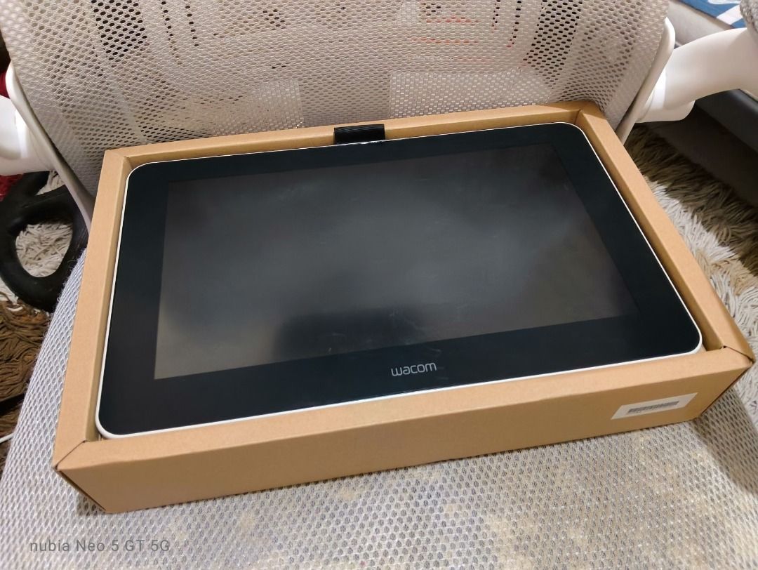 Wacom One HD Creative Pen Display / Drawing Tablet (Category: Laptops & Notebooks) located in Manila. Submitted by joshiscool95141 (Listing ID 1464224937, Image 1). Description: Selling my Wacom tablet Used a lot back in the day and still works well now, screens a bit messy but can be cleaned, and the pen is also functional and smooth. RFS: I want to upgrade and change my drawing tablet 👜Contents of the tablet: -Wacom One Tablet 13 inch -Origina