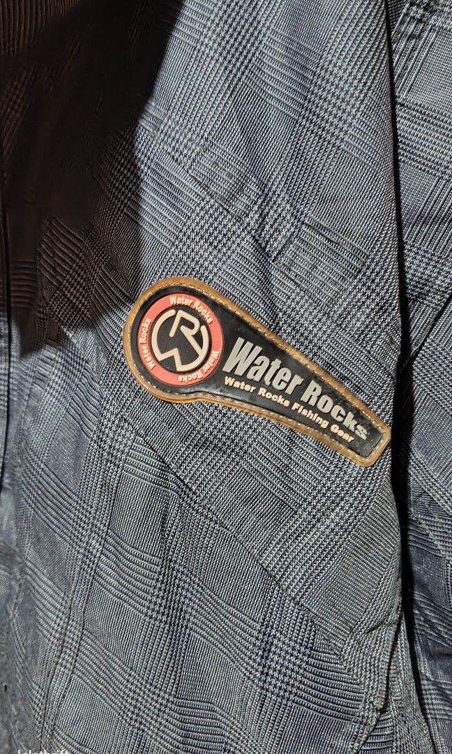 Water Rocks Down Fkow heavy winter puffer jacket (Category: Coats, Jackets and Outerwear) located in Batangas. Submitted by lelethrift.com (Listing ID 1464304408, Image 3). Description: Water Rocks Down Fkow heavy winter puffer jacket Size: Large water resistant, windproof excellent to brand new condition no issue detachable hood dm me for more details.