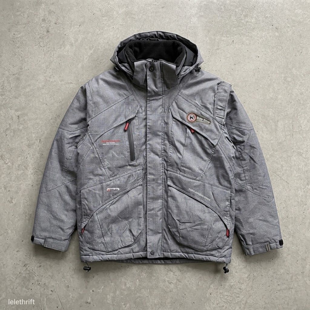 Water Rocks Down Fkow heavy winter puffer jacket (Category: Coats, Jackets and Outerwear) located in Batangas. Submitted by lelethrift.com (Listing ID 1464304408, Image 1). Description: Water Rocks Down Fkow heavy winter puffer jacket Size: Large water resistant, windproof excellent to brand new condition no issue detachable hood dm me for more details.