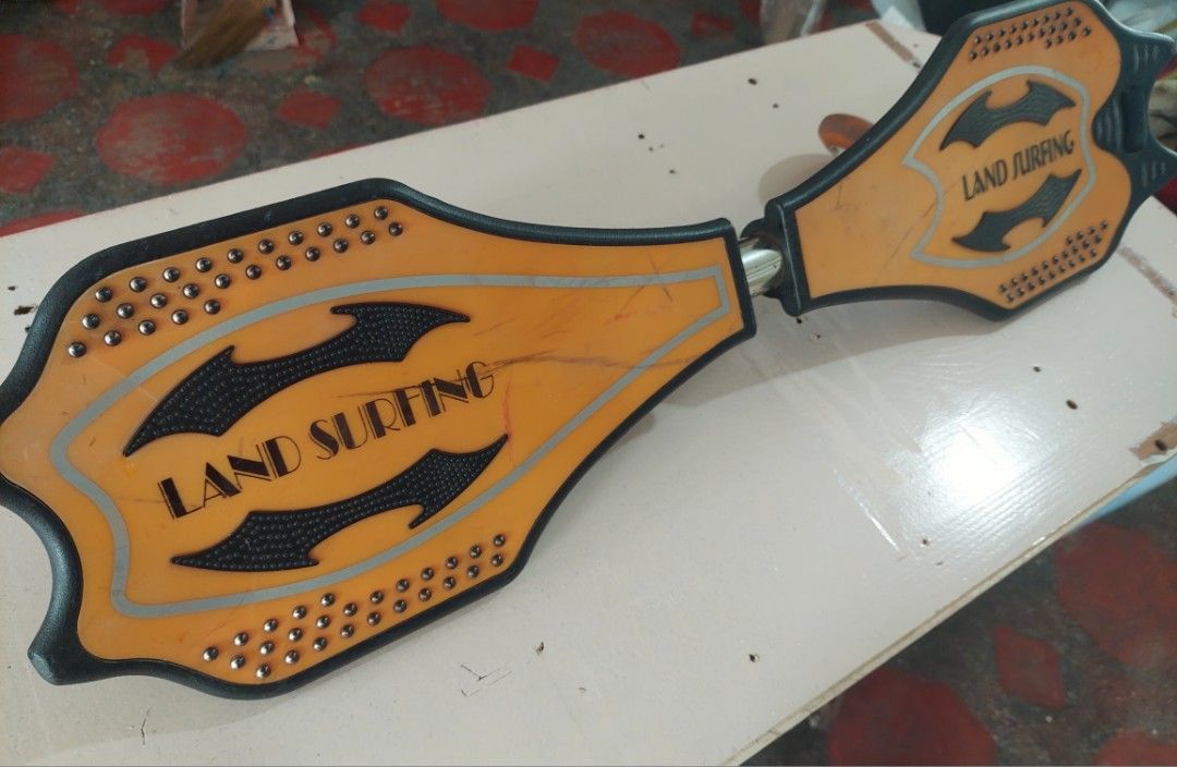 Waveboard used (Category: Other Sports Equipment and Supplies) located in Quezon City. Submitted by donjie (Listing ID 1464184755, Image 2). Description: Waveboard Left Caster Bracket is rusty.