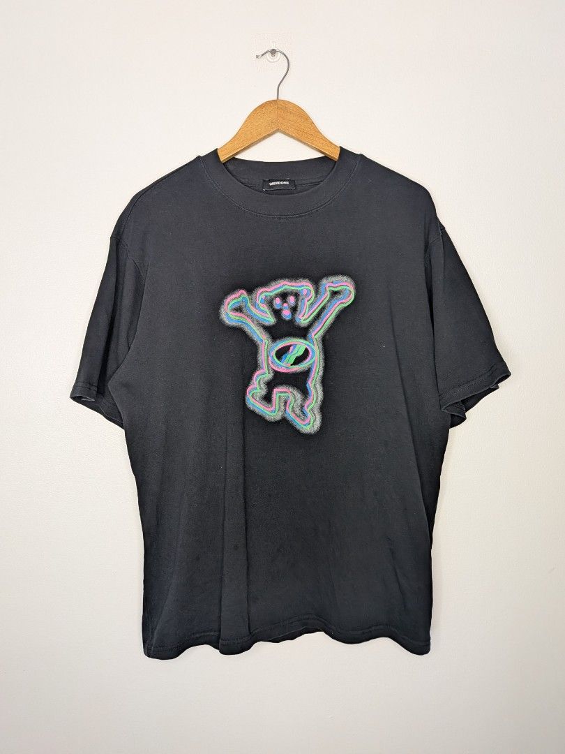 WE11DONE Black Bear Graphic T-Shirt (Category: Tshirts & Polo Shirts ) located in Paniqui. Submitted by fndrs.kprs.ph (Listing ID 1464167101, Image 1). Description: Well-done Size on tag: Medium 23x27 Color rate: 9.5/10 Condition: 9.5/10 No issue.