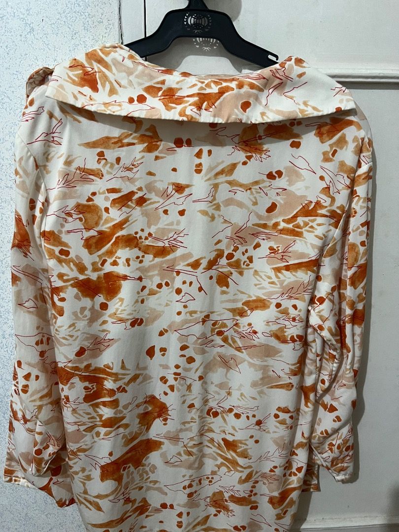 COS Button-Up Long Sleeve Shirt (Category: Longsleeves) located in Cavite. Submitted by classicsale (Listing ID 1464154580, Image 3). Description: COS Buttoned Long sleeve top Worn once Brand: COS Size: Small Selling for: Php 780 only + Shipping Fee.