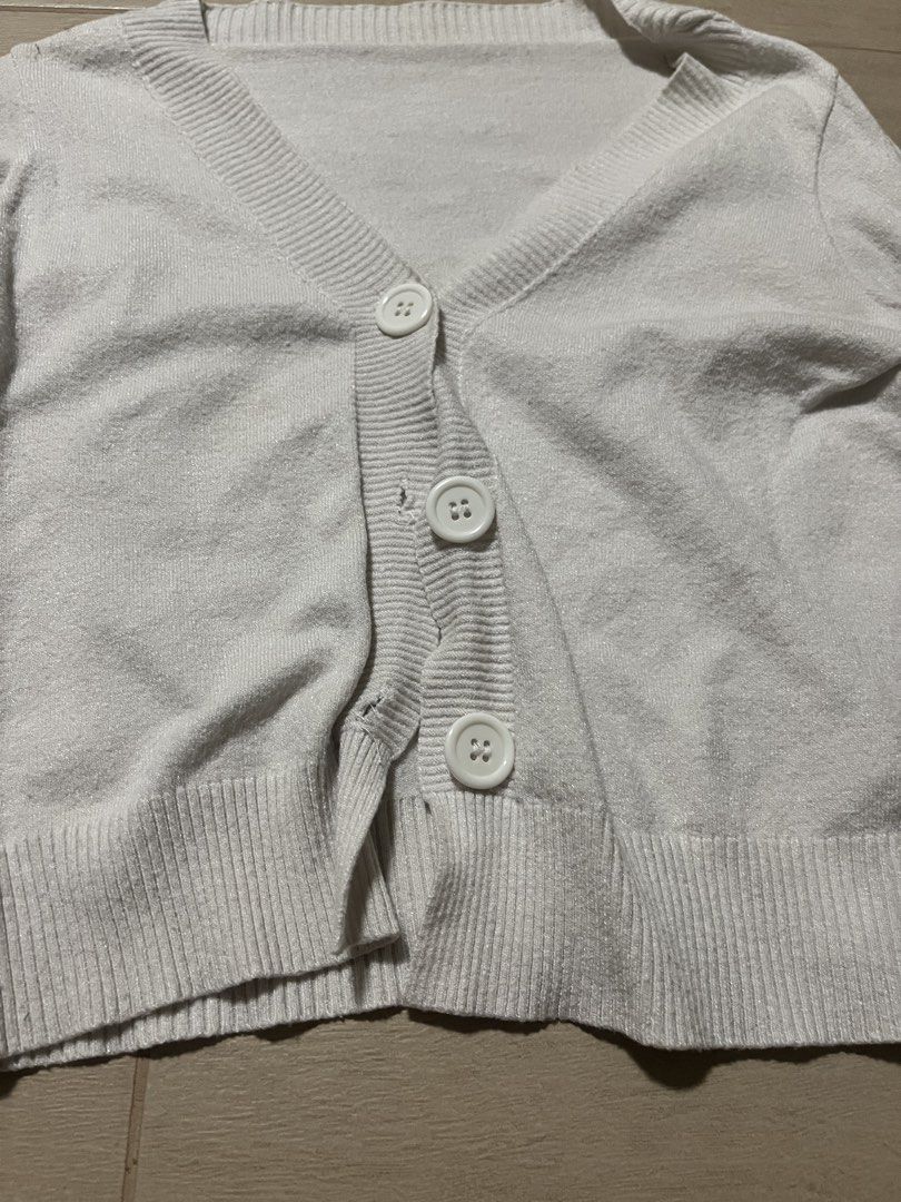 White Button Up Long Sleeve Cropped Cardigan (Category: Longsleeves) located in Makati City. Submitted by sixelaa (Listing ID 1464233336, Image 2). Description: - White long sleeve cropped cardigan - V-neckline with button-up front - Ribbed hem and cuffs - Simple and classic design - Versatile for layering over tops or dresses - Suitable for casual or dressy occasions.