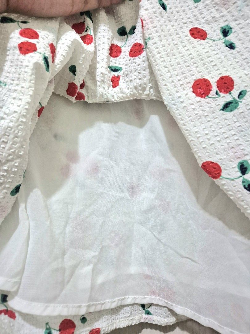 White Cherry Print Textured Puff Sleeve Top (Category: Blouses) located in San Mateo. Submitted by sellbypelle (Listing ID 1464251142, Image 3). Description: Thifted🌸 Brand: QLX W: 22-23 inch (44-46 bust) L : 26 inch Issue : None 📍 Location: Rizal 📦 + sf via J&T only ⏳ No rush shipping 💡 Actual color may vary slightly due to lighting and screen settings..