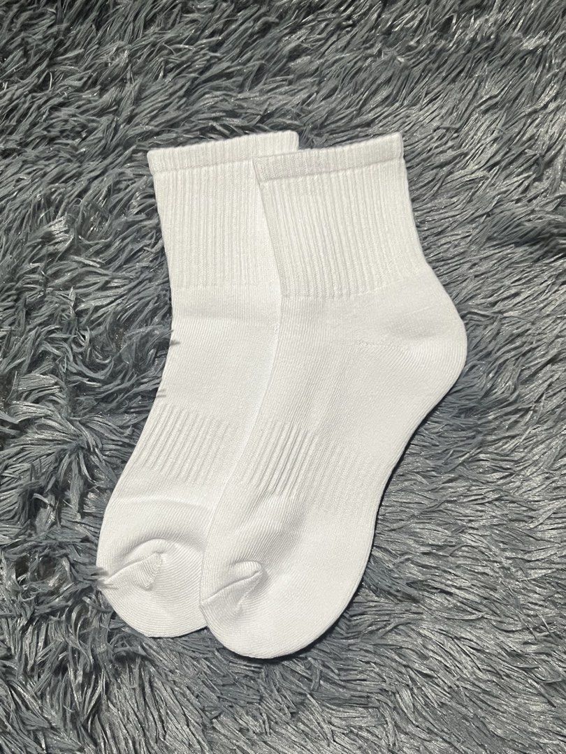 White Crew Socks (Pair) (Category: Socks) located in Manila. Submitted by knnth.fnds (Listing ID 1464304679, Image 2). Description: - White crew socks - Ribbed texture on top - Perfect for everyday wear - Comfortable and breathable material - Fits most adult sizes - Clean and ready to use.