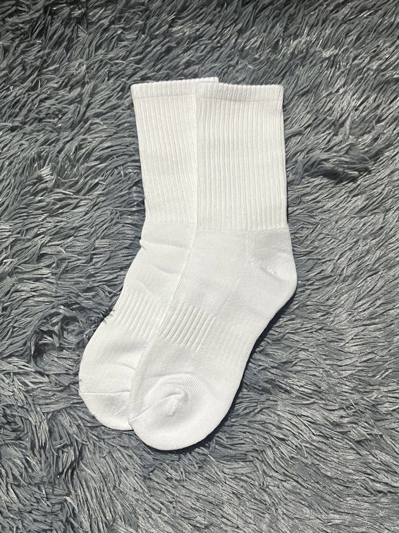 White Crew Socks (Pair) (Category: Socks) located in Manila. Submitted by knnth.fnds (Listing ID 1464304679, Image 1). Description: - White crew socks - Ribbed texture on top - Perfect for everyday wear - Comfortable and breathable material - Fits most adult sizes - Clean and ready to use.