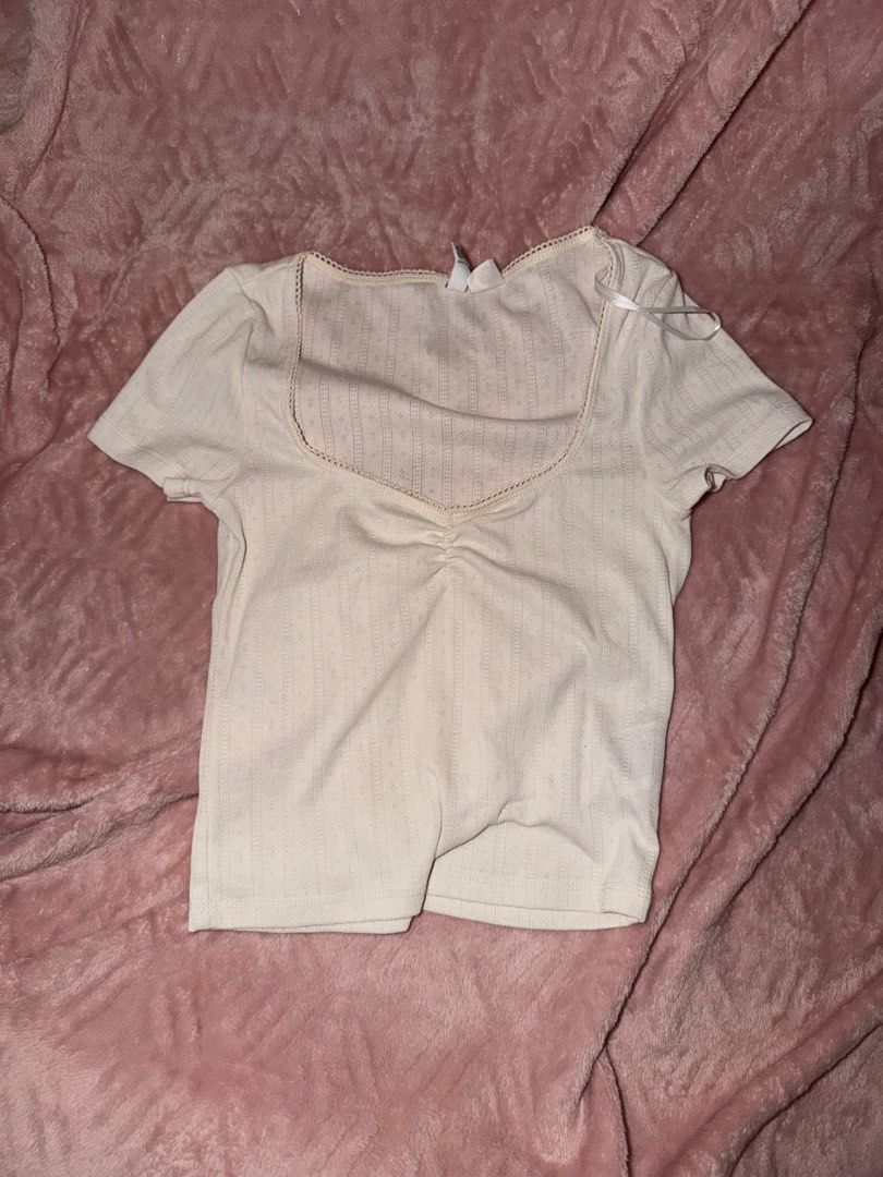 White crop top (Category: Others Tops) located in Las Pinas. Submitted by hamsterlovespenguin (Listing ID 1464244031, Image 1). Description: Location: Bacoor Cavite Payment first |Meet-up| Lalamove | J&T (Shipping fee shouldered by the buyer) FIRST TO PAY MOP: Gcash, Maya, Maribank ••. Most items are preloved so please manage your expectations YOUR SIZE, YOUR RESPONSIBILITY Some items may have washable stains Wash before use Color may vary due to