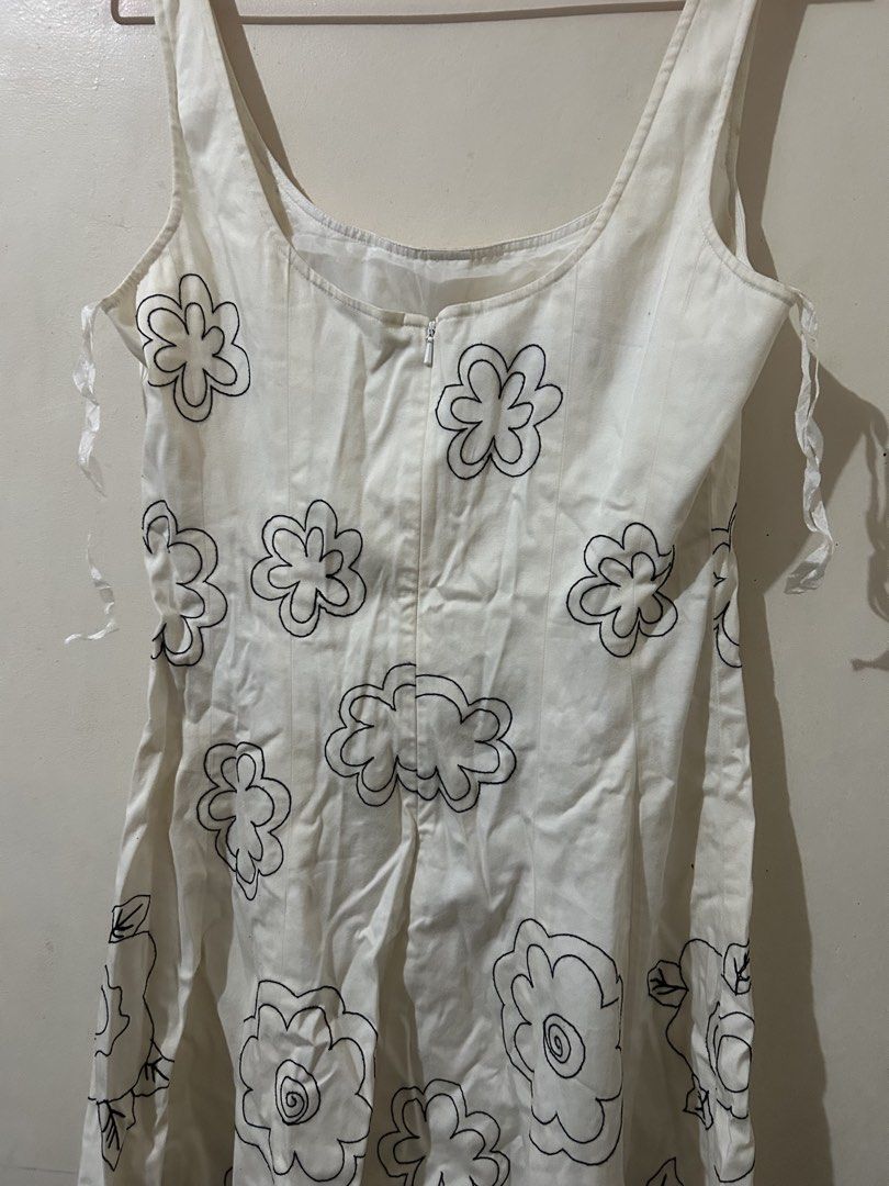 White Floral Minidress (Category: Dresses) located in Naga. Submitted by aroaldaw (Listing ID 1464215517, Image 3). Description: MESSAGE FOR MORE PHOTOS AND MEASUREMENTS .