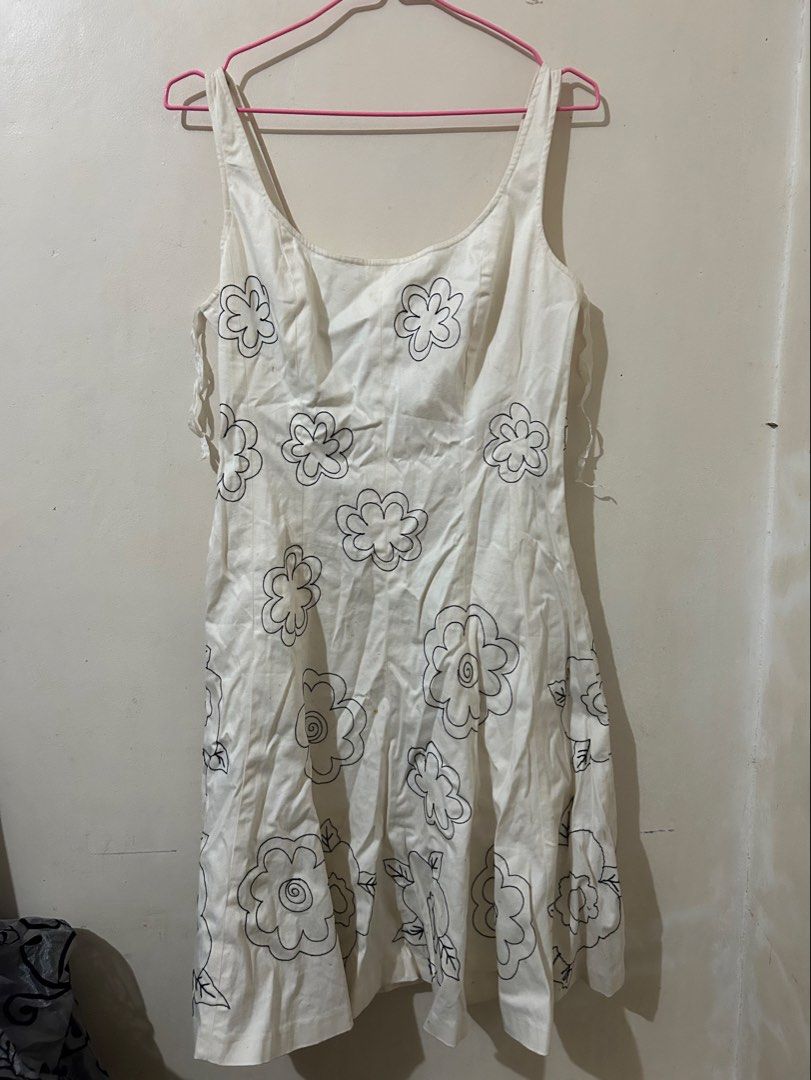 White Floral Minidress (Category: Dresses) located in Naga. Submitted by aroaldaw (Listing ID 1464215517, Image 1). Description: MESSAGE FOR MORE PHOTOS AND MEASUREMENTS .