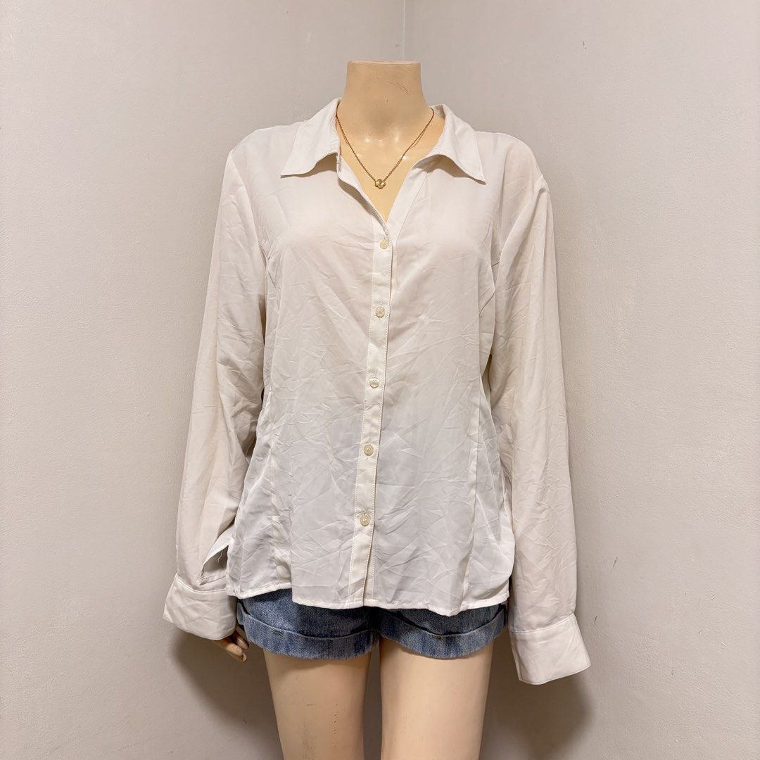 White Long Sleeve Button Up Polo (Category: Longsleeves) located in Imus. Submitted by reloved.nd (Listing ID 1464261043, Image 1). Description: - Cream colored long sleeve shirt - Button-up front with a collar - Relaxed fit - Ideal for layering or wearing on its own - Easily dressed up or down - Suitable for casual or work attire.