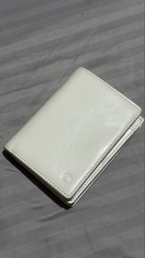 White Oui Wallet with Tote Bag (Category: Wallets & Card holders) located in Cavite. Submitted by noble_maybeblue (Listing ID 1464306134, Image 2). Description: - White wallet from Oui - Features card slots and a clear ID window - Comes with a reusable tote bag - Tote bag has Japanese text and 'Oui' print - Ideal for everyday use.