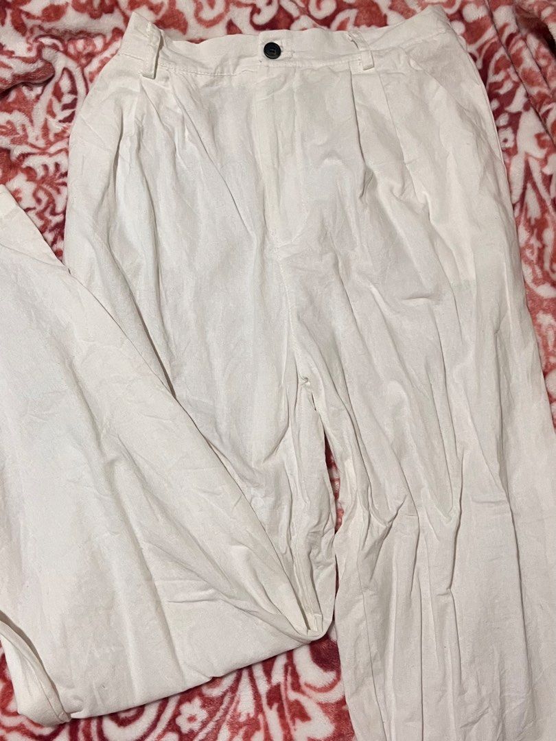 White pants (Category: Other Bottoms) located in Antipolo. Submitted by ally.sells (Listing ID 1464278945, Image 2). Description: -thin material mop:gcash (sf should be shouldered by the buyer ❤️) RFS: tambak -dm for inquiries!.