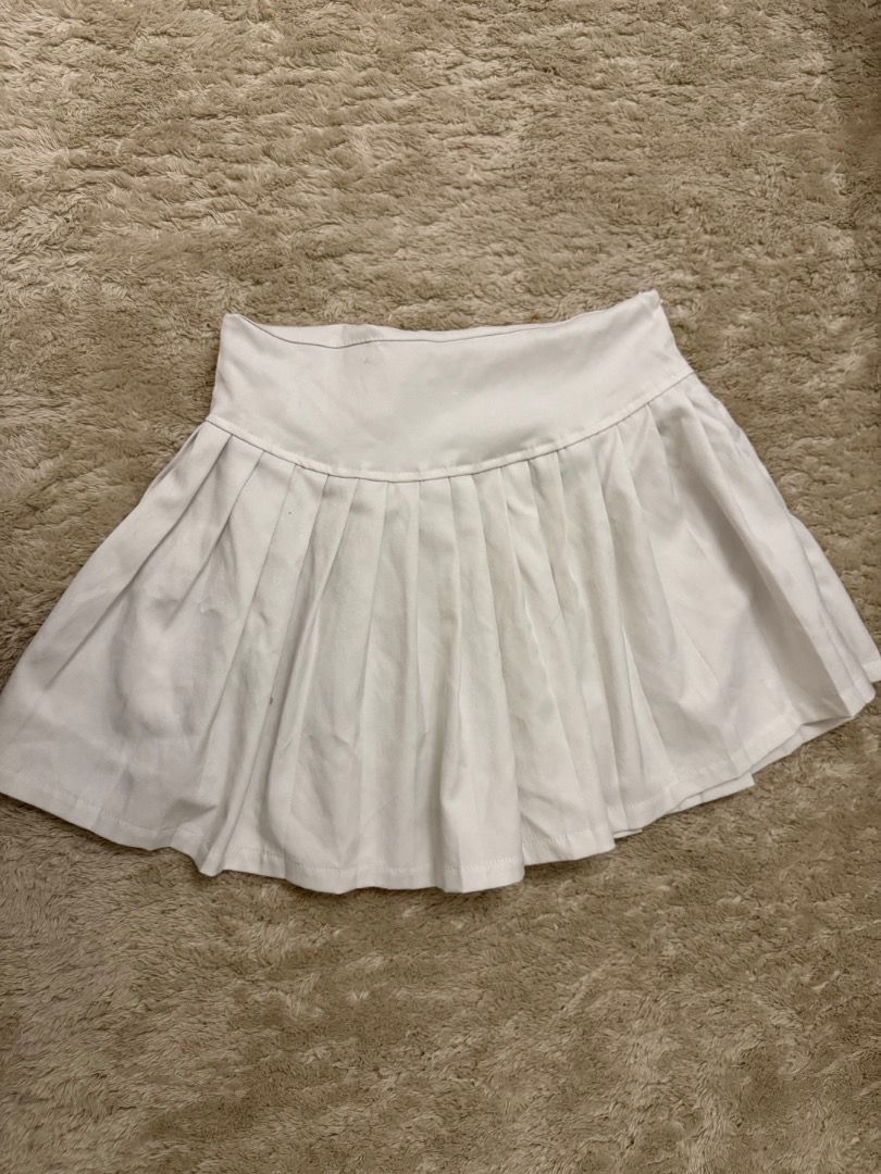White Pleated Mini Skirt (Category: Skirts) located in Caloocan City. Submitted by croissant8765 (Listing ID 1464313423, Image 2). Description: - Cute white pleated mini skirt - High-waisted style - Versatile for casual or dressed-up looks - Easy to pair with various tops - Looks great with sneakers or heels - Simple and classic design.