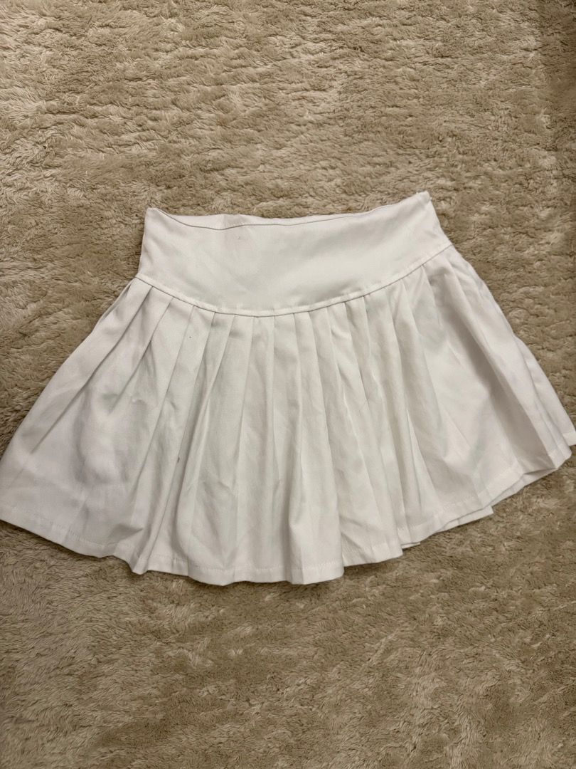 White Pleated Mini Skirt (Category: Skirts) located in Caloocan City. Submitted by croissant8765 (Listing ID 1464313423, Image 1). Description: - Cute white pleated mini skirt - High-waisted style - Versatile for casual or dressed-up looks - Easy to pair with various tops - Looks great with sneakers or heels - Simple and classic design.