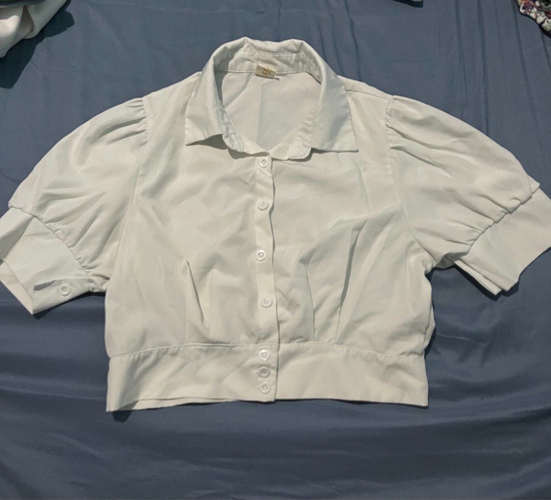 White Puff Short-Sleeve Cropped Button-Down Blouse (Fits Extra Small to Small) (Category: Blouses) located in Calapan. Submitted by shop_storeal (Listing ID 1464209704, Image 2). Description: Brand: Unbranded / Vintage Boutique Size: Fits Extra Small to Small Condition: Gently Used / Good Condition Flaws: Slight creasing from storage; no visible stains, tears, or missing buttons. MOP: Gcash MOD: J&T 🚚 PROMO: Buy 2 or more items from my listing a