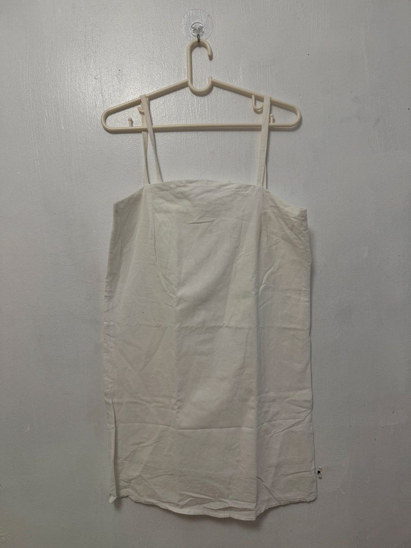 White Square Neck Spaghetti Strap Mini Dress (Category: Sleeveless) located in Mandaluyong City. Submitted by nftp24 (Listing ID 1464224246, Image 1). Description: - White top with thin straps - Square neckline - Cotton-like fabric - Minor marks on fabric (please check photos).