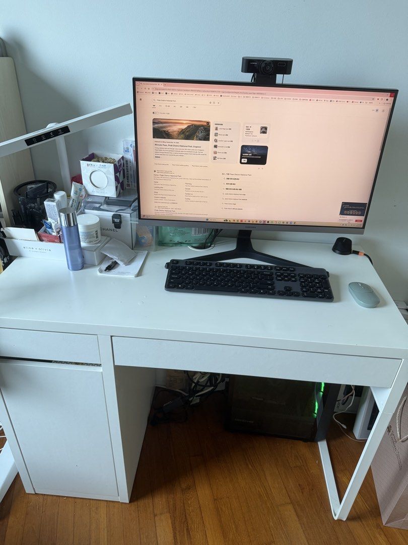 White Study table (Category: Tables & Sets) located in Singapore. Submitted by sunkingsg (Listing ID 1464243998, Image 3). Description: Condition 8.5/10 Self collection .