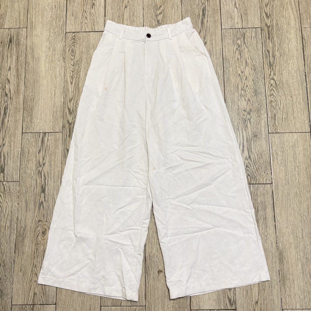 White Wide Leg Pants (Category: Jeans) located in Imus. Submitted by reloved.nd (Listing ID 1464250074, Image 1). Description: - White wide-leg cropped pants - High-waisted with button and zip closure - Pleated front detail for a stylish look - Comfortable and flowy fit, perfect for everyday wear.