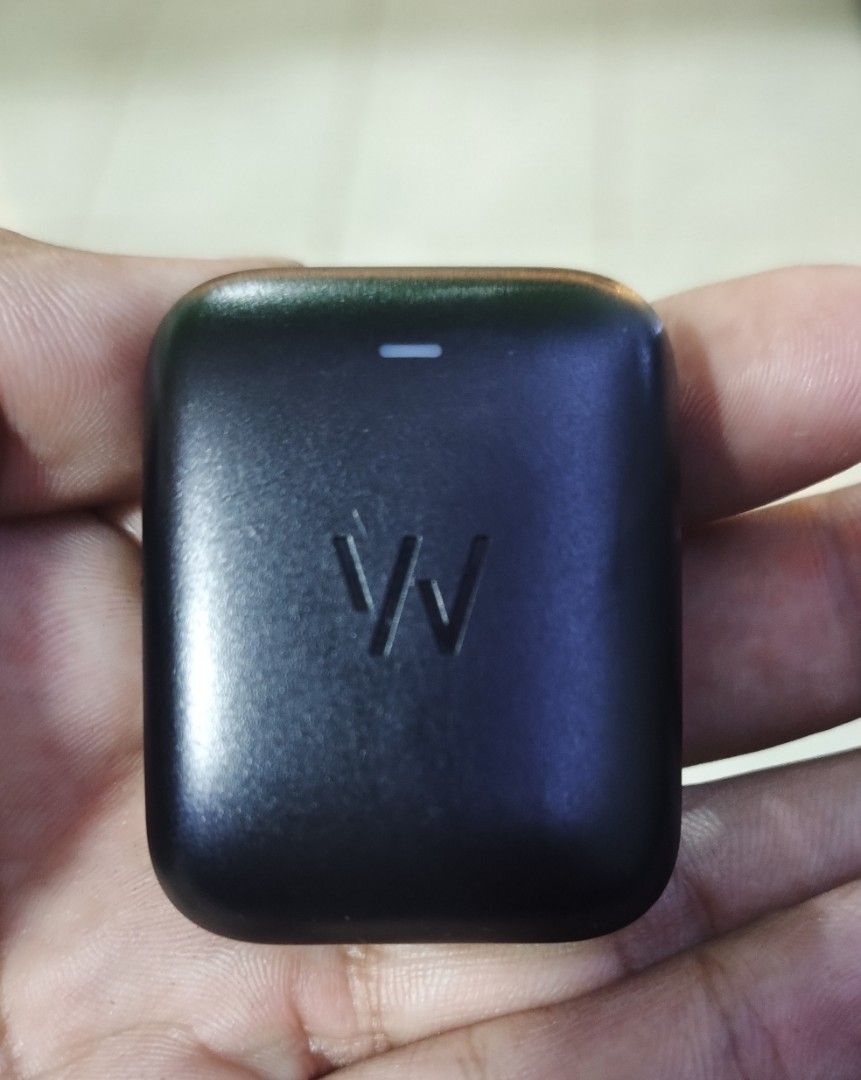 Whoop wireless power pack (Category: Medical Supplies & Tools) located in Manila. Submitted by liveeagle_21ab01 (Listing ID 1464146470, Image 1). Description: .