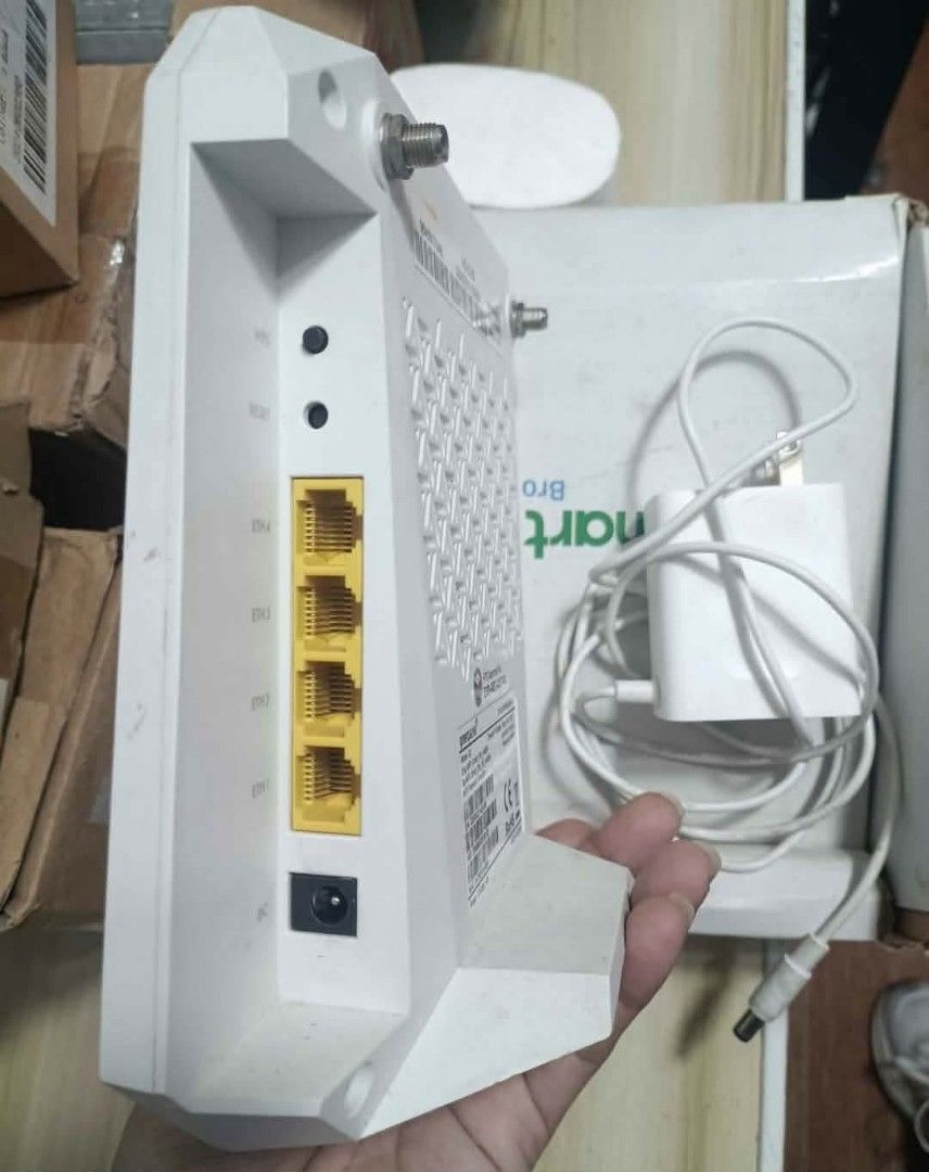 WiFi Router Smart Home WiFi Router (Category: Other Home Appliances) located in Quezon City. Submitted by vamosycompra (Listing ID 1464328653, Image 2). Description: .