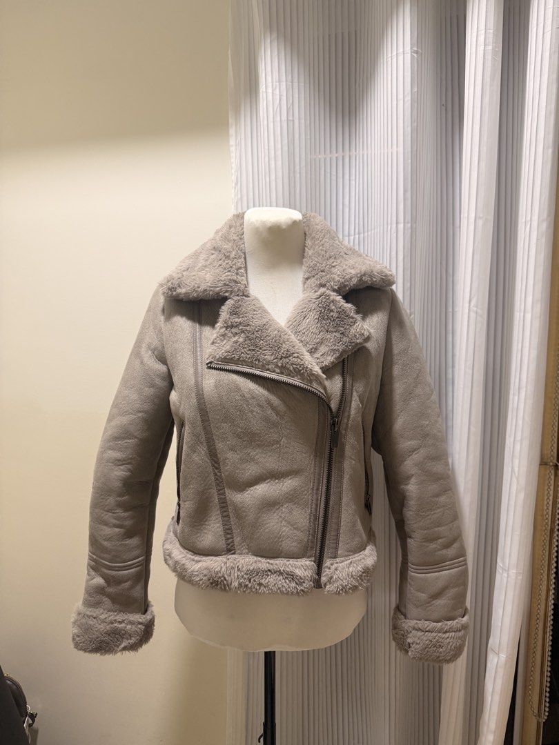 Winter Jacket (Category: Coats, Jackets and Outerwear) located in Manila. Submitted by jaanne7 (Listing ID 1464285321, Image 1). Description: - Super cozy grey aviator jacket - Soft faux fur lining on collar and cuffs - Asymmetrical zip closure - Ideal for staying warm in style - Versatile: pairs well with jeans or dressier outfits.