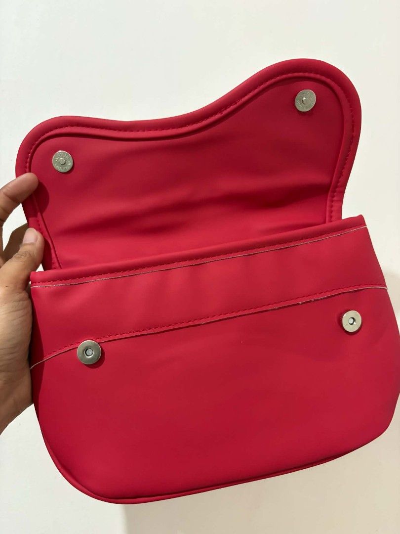 Witty Red Clutch Bag (Category: Clutches) located in Caloocan City. Submitted by vcsmartine20166 (Listing ID 1464256026, Image 3). Description: - Red clutch bag from Kittly - Magnetic snap closure - Simple and chic design - Ideal for casual outings or events - Ample space inside for essentials - Clean interior.