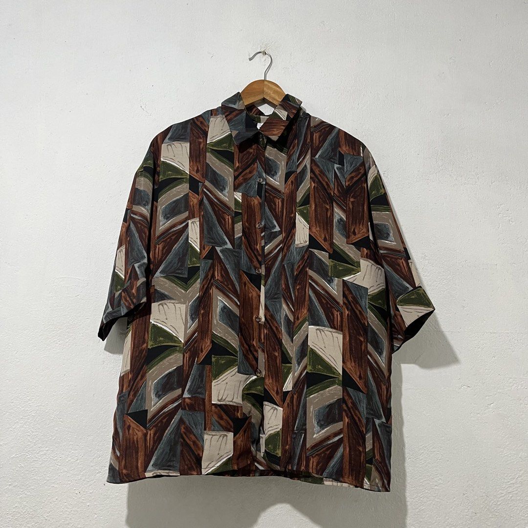 Women's Button down Shirt [Large] (Category: Shirts) located in Quezon City. Submitted by jpsstore (Listing ID 1464244937, Image 1). Description: Size: Large Width: 23" Length: 25" No issue MOP: Gcash SHIPPING: J&t | Lalamove.
