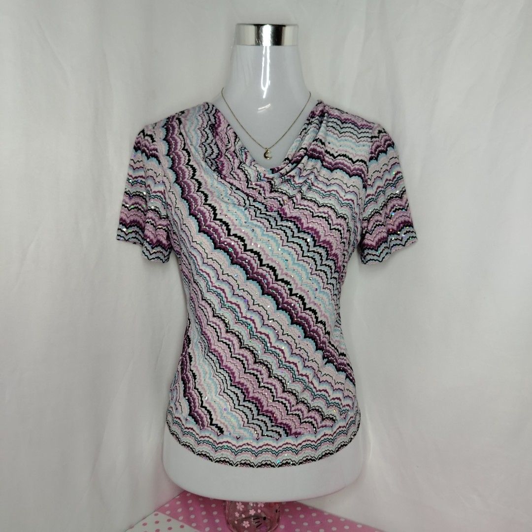 Womens Zigzag Pattern Cowl Neck Short Sleeve Top (Category: Blouses) located in Kidapawan. Submitted by sparklefinds37 (Listing ID 1464332665, Image 3). Description: - Fun zigzag pattern top - Features a cowl neck - Short sleeves - Subtle sparkly threads woven in.
