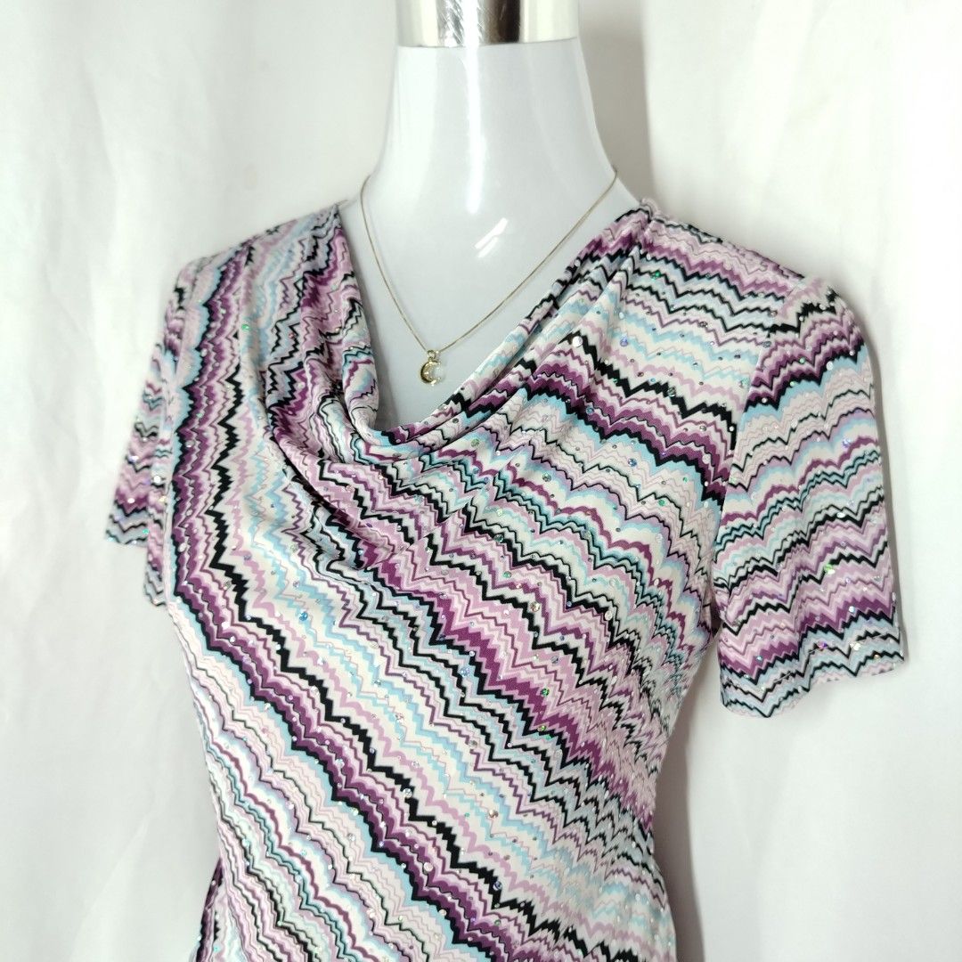 Womens Zigzag Pattern Cowl Neck Short Sleeve Top (Category: Blouses) located in Kidapawan. Submitted by sparklefinds37 (Listing ID 1464332665, Image 2). Description: - Fun zigzag pattern top - Features a cowl neck - Short sleeves - Subtle sparkly threads woven in.