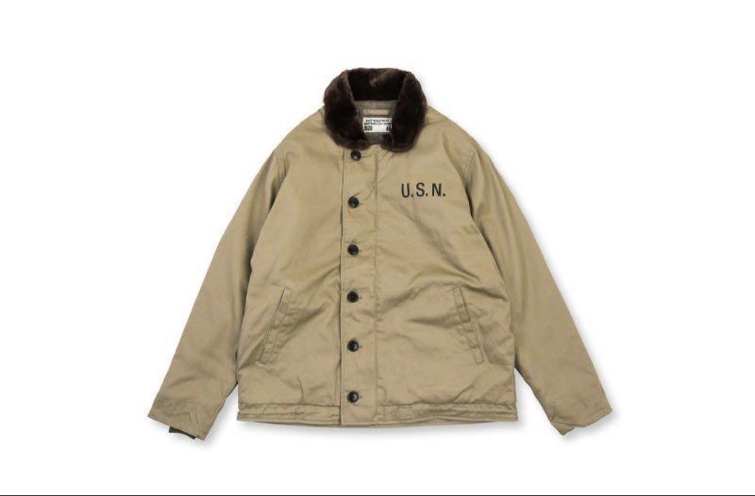 Workware N1 Jacket （分類：外套及戶外衣服）位於 Hong Kong。 由 kkk906 提交（商品編號 1464200089，圖片 1）。簡介： Size 38,呢件 USN 褸係 workware嘅出品，由 WORKWARE 監製。卡其色，內襯毛毛，夠晒暖。前面有鈕扣同拉鏈，領口有毛毛裝飾。男女都著得，好有軍事風格。。
