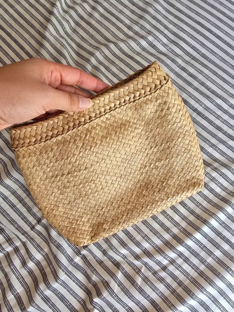 Woven Straw Clutch Bag (Category: Clutches) located in Paranaque City. Submitted by incognitopawikan (Listing ID 1464157841, Image 3). Description: - Natural woven straw clutch - Braided detail along the side - Simple and chic design - Ideal for casual outings or beach trips - Spacious enough for essentials - Lightweight and easy to carry.