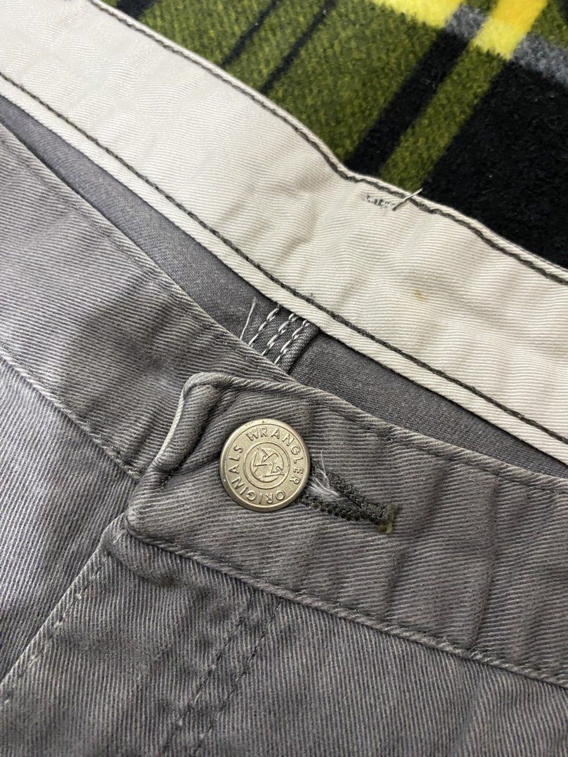 WRANGLER,Carpenter workwear pants (Category: Jeans) located in Cavite. Submitted by jc_thrift95 (Listing ID 1464213801, Image 3). Description: - a pair of Wrangler relaxed-fit gray canvas carpenter workwear pants featuring classic utility pockets and a wide-leg silhouette. - Made in Mexico - Color rate 8/10 - See pictures details for dimes. - L- 39 inch - W- 17 inch.