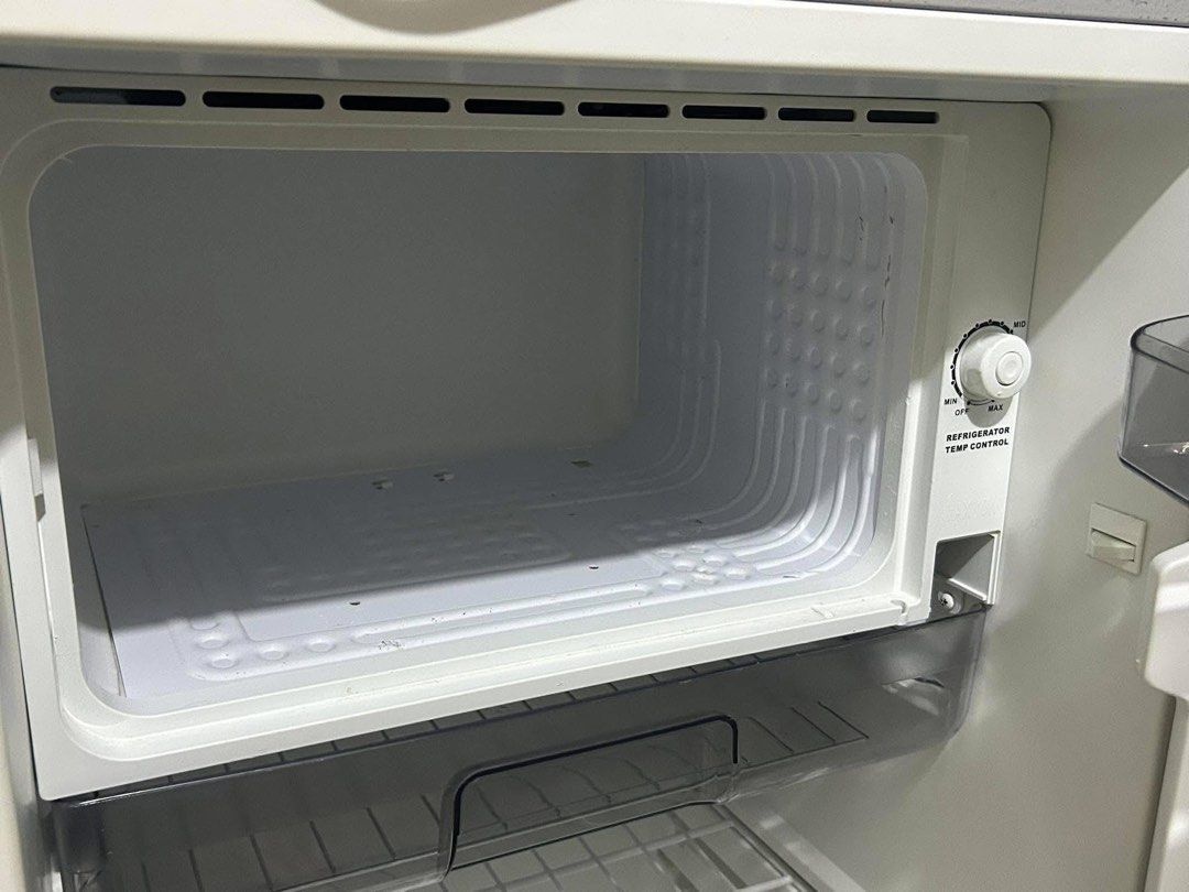 Xtreme Cool Single Door Refrigerator (Category: Refrigerators and Freezers) located in Manila. Submitted by lunnaby (Listing ID 1464346822, Image 2). Description: - Xtreme Cool Single Door Refrigerator - Model: XRC-CL51SM - Color: Silver exterior - Ideal for small spaces - Excellent working condition - Clean interior - Ready for immediate use wala lang takip freezer, but works excellentlyyy!!.