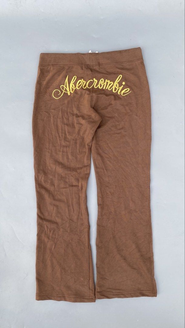 Y2k Abercromie & Fitch flared sweatpants (Category: Other Bottoms) located in Lipa City. Submitted by local-drip-source (Listing ID 1464241030, Image 1). Description: .