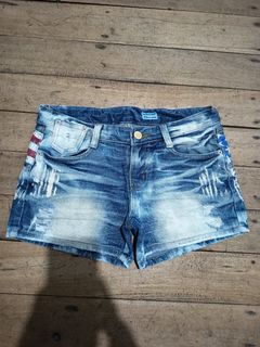 (Category: ) located in . Submitted by originthrifting (Listing ID 1464294179, Image 1). Description: .