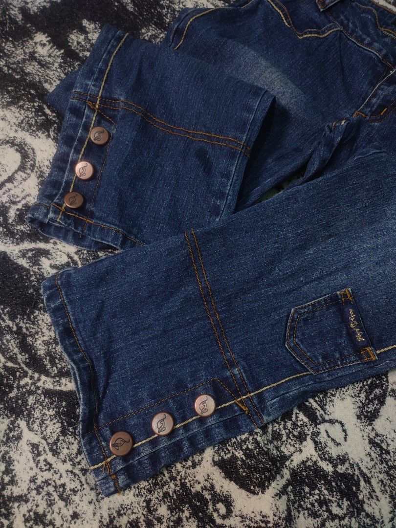 Y2k Babyphat Capri Pants (Category: Other Bottoms) located in Cagayan de Oro. Submitted by jaypeedeistilo (Listing ID 1464256100, Image 3). Description: still in a good condition✅ waist: 26-28✅ length: 30✅.