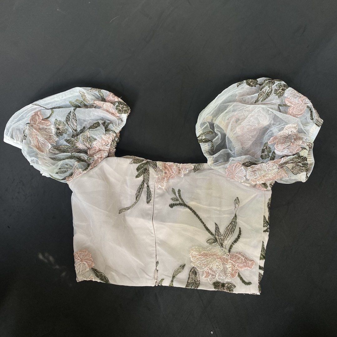 y2k floral top (Category: Others Tops) located in Rizal. Submitted by thrift_by_nel (Listing ID 1464145683, Image 2). Description: excellent conditon small-medium.