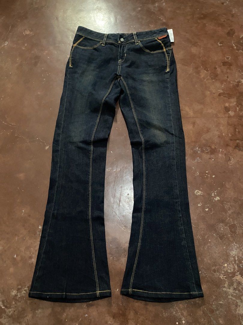 Y2k Georgia Love Engineered Flare (Category: Jeans) located in Malita. Submitted by ronnyboi (Listing ID 1464139338, Image 1). Description: W:30 L:38 T:10.5 H:9 Mine:400.
