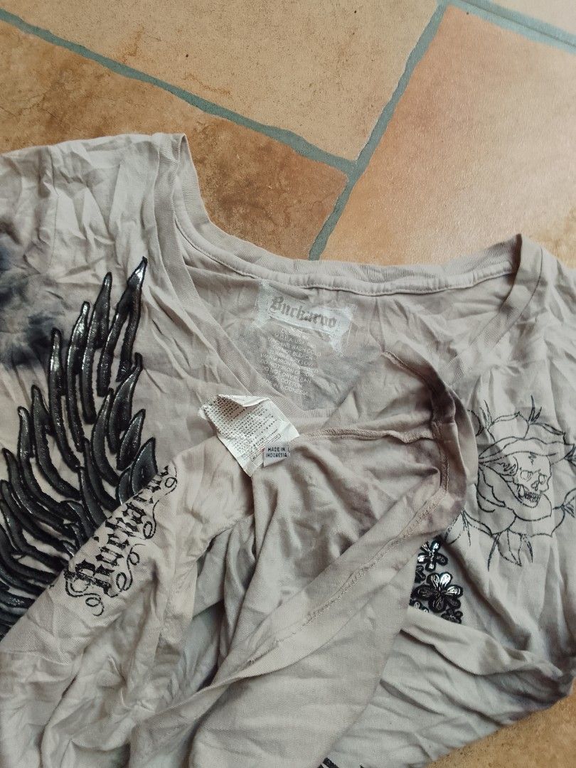 Y2K GRUNGE SKULL & WINGS BUCKAROO TOP (Category: Shirts) located in Manila. Submitted by _wtfroza (Listing ID 1464247634, Image 3). Description: 📌size: size XS on tag (fits xs to s) -no issues -in good condition -need thorough wash.