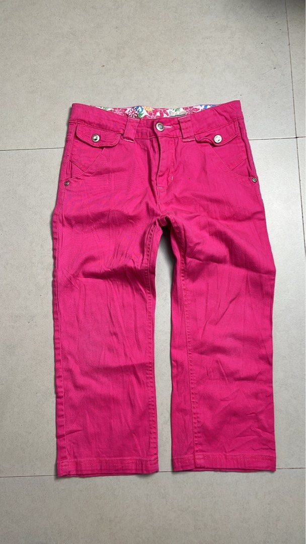 Y2k hot pink capri (Category: Other Bottoms) located in Caloocan City. Submitted by onlyfromthepast (Listing ID 1464277812, Image 3). Description: 9/10 condition Missing bling on button Measurements 13.5x 27 inches Carousell ✅My bio before purchasing tia💕 ✅ All items are fresh from bales, Pls expect dirt,dust or stains.