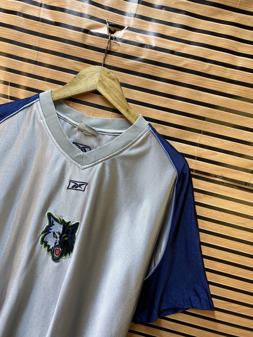 Y2K MINNESOTA TIMBERWOLVES BY REEBOK (Category: Tshirts & Polo Shirts ) located in Makati City. Submitted by drip.poww (Listing ID 1464221542, Image 2). Description: - Authentic Reebok Minnesota Timberwolves - Color: Gray & Blue - Size: Large - Dimes: 22x30 - Authentic - Excellent condition - Need wash, fresh from bale - Material: 100% Cotton Please don’t expect too much—these are thrifted (ukay) items. 😊 !!STILL NEGOTIABLE!!.