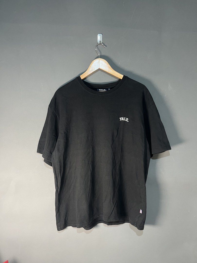 YALE BLACK T - SHIRT (Category: Announcements) located in Palo. Submitted by marllennon (Listing ID 1464255764, Image 1). Description: Good condition no issue color rate :9/10 Size on tag :XL free sf Loc: Tacloban | Palo leyte.
